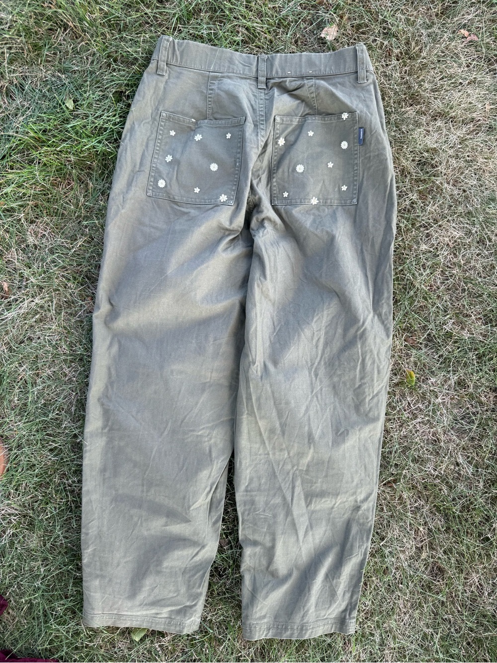 Toad&Co Olive Embroidered Juniper Utility pant in 6 - Picture 8 of 8